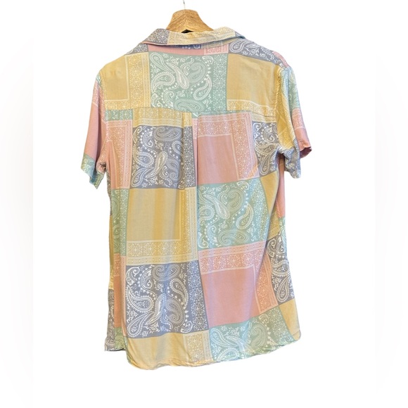 SOUL STAR ENGLAND Bandana Print Button Down Short Sleeve Shirt - Picture 2 of 7